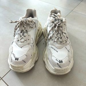 Balenciaga Sneakers
Balenciaga White Leather Triple S Sneakers